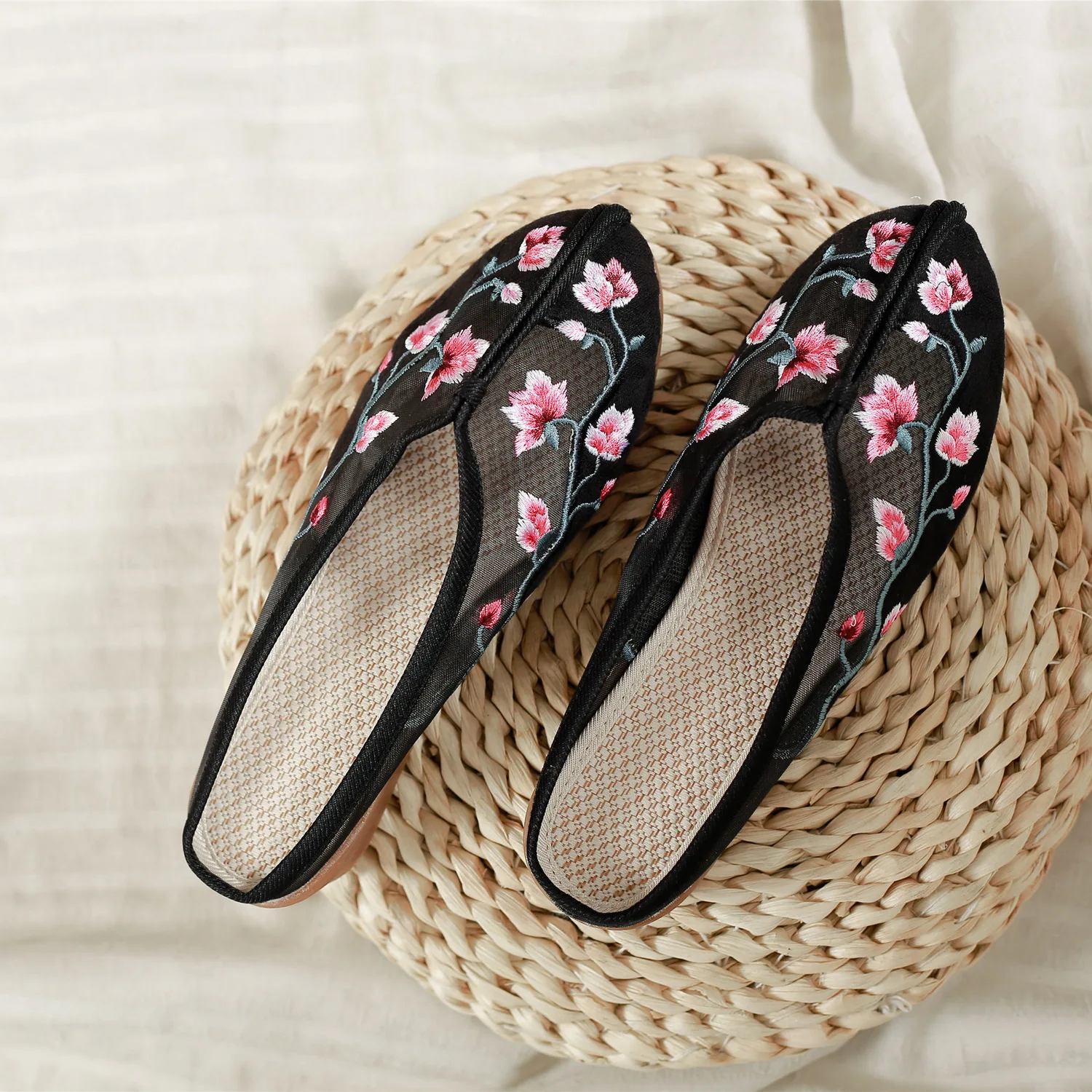 As mulheres Chinesas de Malha Bordado Floral Chinelos de quarto Slides Deslizar Sobre Flats Flip Flop Sapatos Sandálias de Verão Respirável 4Colors M30