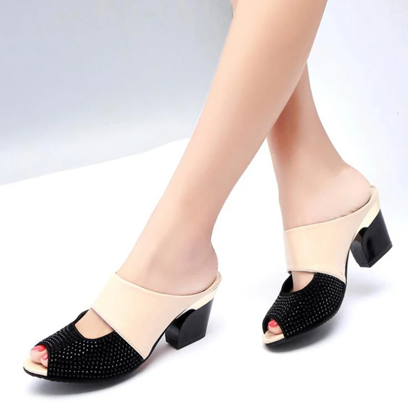 2021 Moda Das Mulheres De Verão Patente Sandálias De Couro Sexy Peep Toe Cortar O Salto Alto, O Flip-Flops Do Sexo Feminino Festa De Sapatos De Mulher
