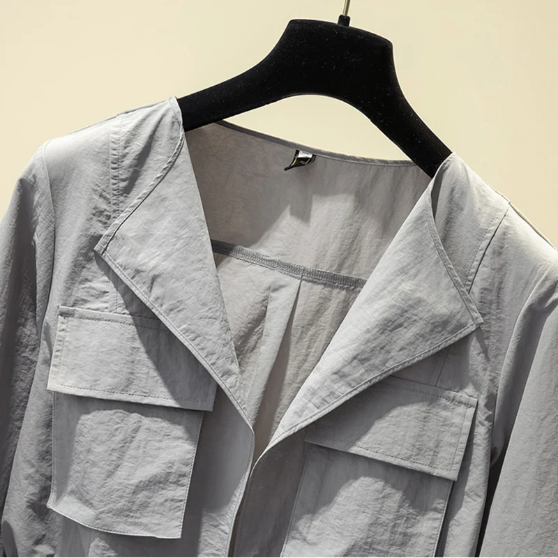 2021 Primavera Blusão Mulheres Plus Size da Cintura Fashion Estilo coreano Trench Coat 100 kg Solta V-pescoço Casaquinho de Roupa Cinza 4XL