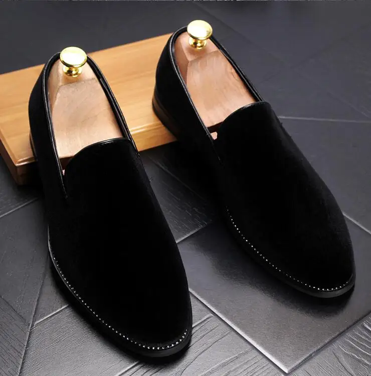 Novo 2021 Veludo Homens Sapatos de marcas de Luxo Sapatas de Deslizamento no Dedo Apontado Festa de Casamento Sapatos de Moda Homens Vadios Preto Verde Vermelho Vinho