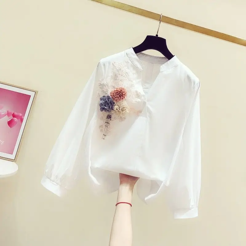 Bordado De Flores Brancas Mulheres Camisas De V-Pescoço Solto Vintage Elegante Senhora Do Escritório Elegante Puxa Outwear Tops