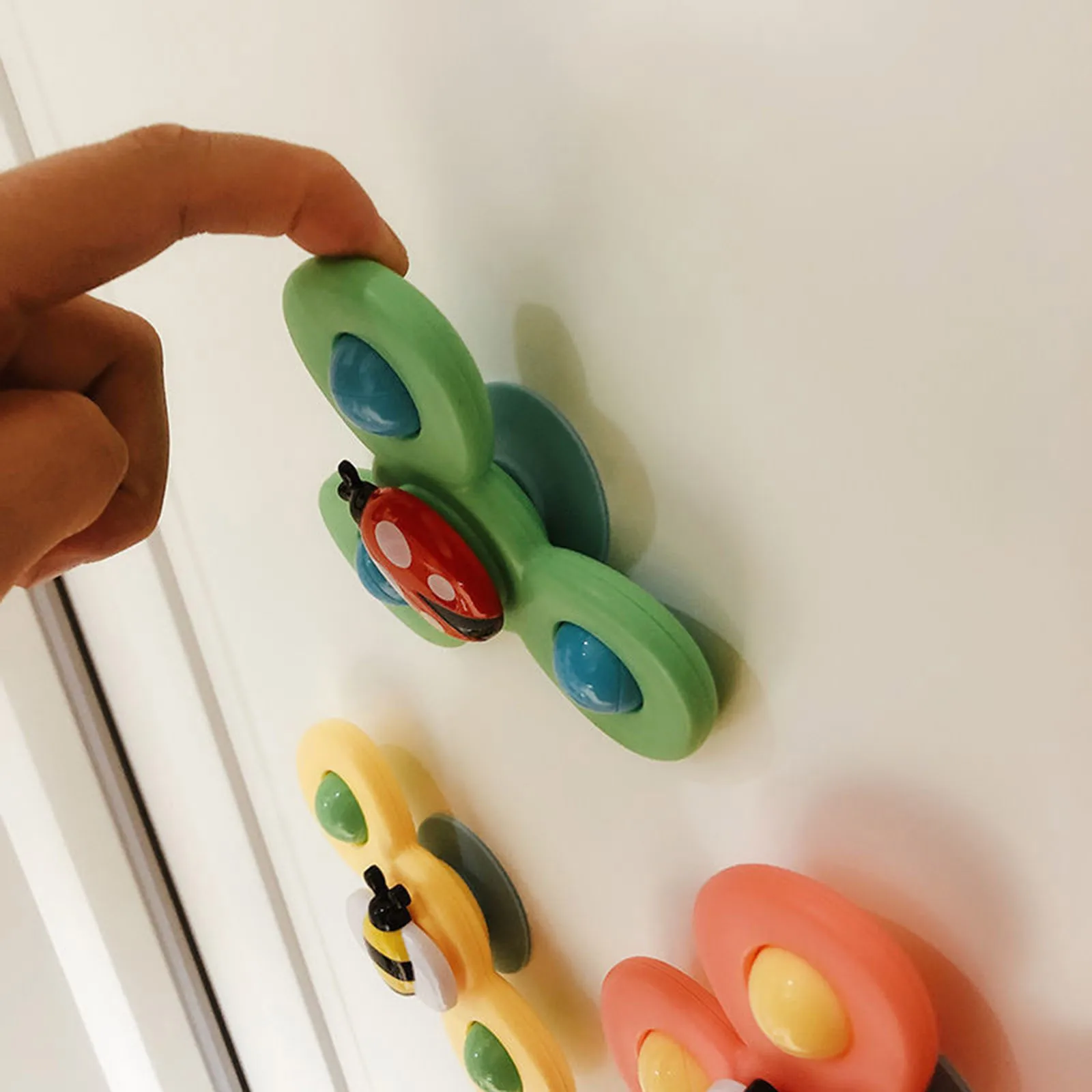 3 Cores Fidget Giratório Brinquedos Infantil Crianças Educacional De Ponta De Dedo Presentes Inseto Giroscópio Brinquedo De Alívio De Estresse De Desenhos Animados Otário Jogos De Fiação