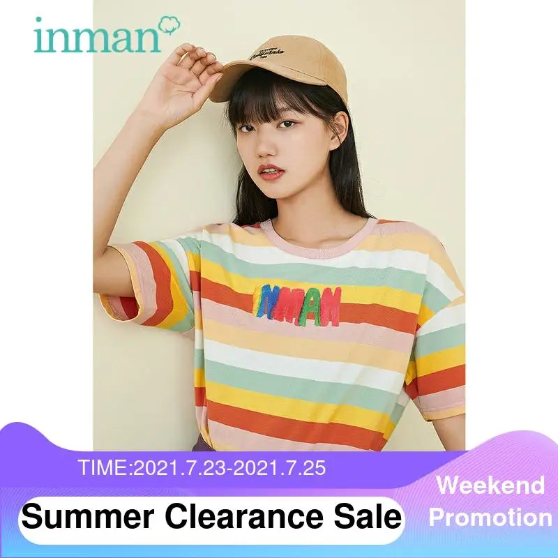INMAN Verão das Mulheres T-Shirt da Listra Colorida coreano Moda Letras de Gola Redonda Queda de Ombro Solta Manga Curta Reta Superior