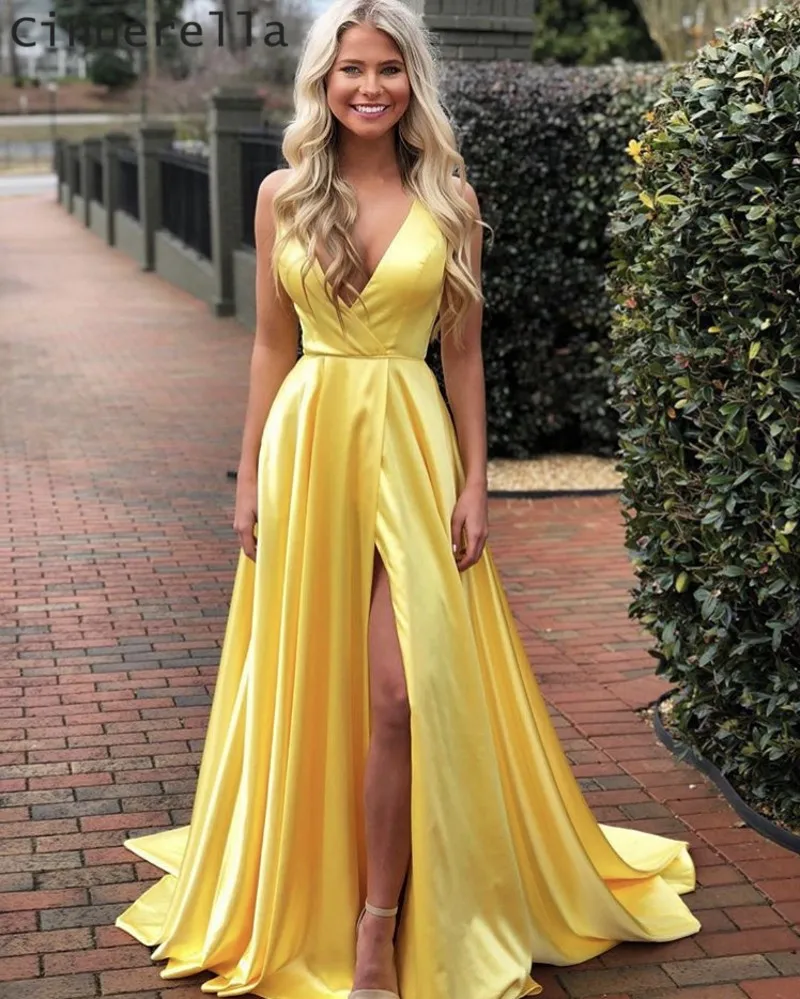 Cinderela Amarelo Brilhante V-Neck Cintas De Espaguete Tribunal De Trem De Uma Linha Cruz De Volta Em Cetim De Seda Vestidos De Baile Vestido De Festa Para Formatura