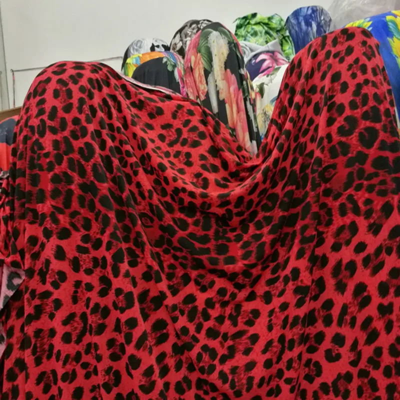 Elástico vermelho, grão do leopardo fosco leite de seda tecido estampado de tecido para o vestido de dança latina DIY Materiais de Pano 1Meter