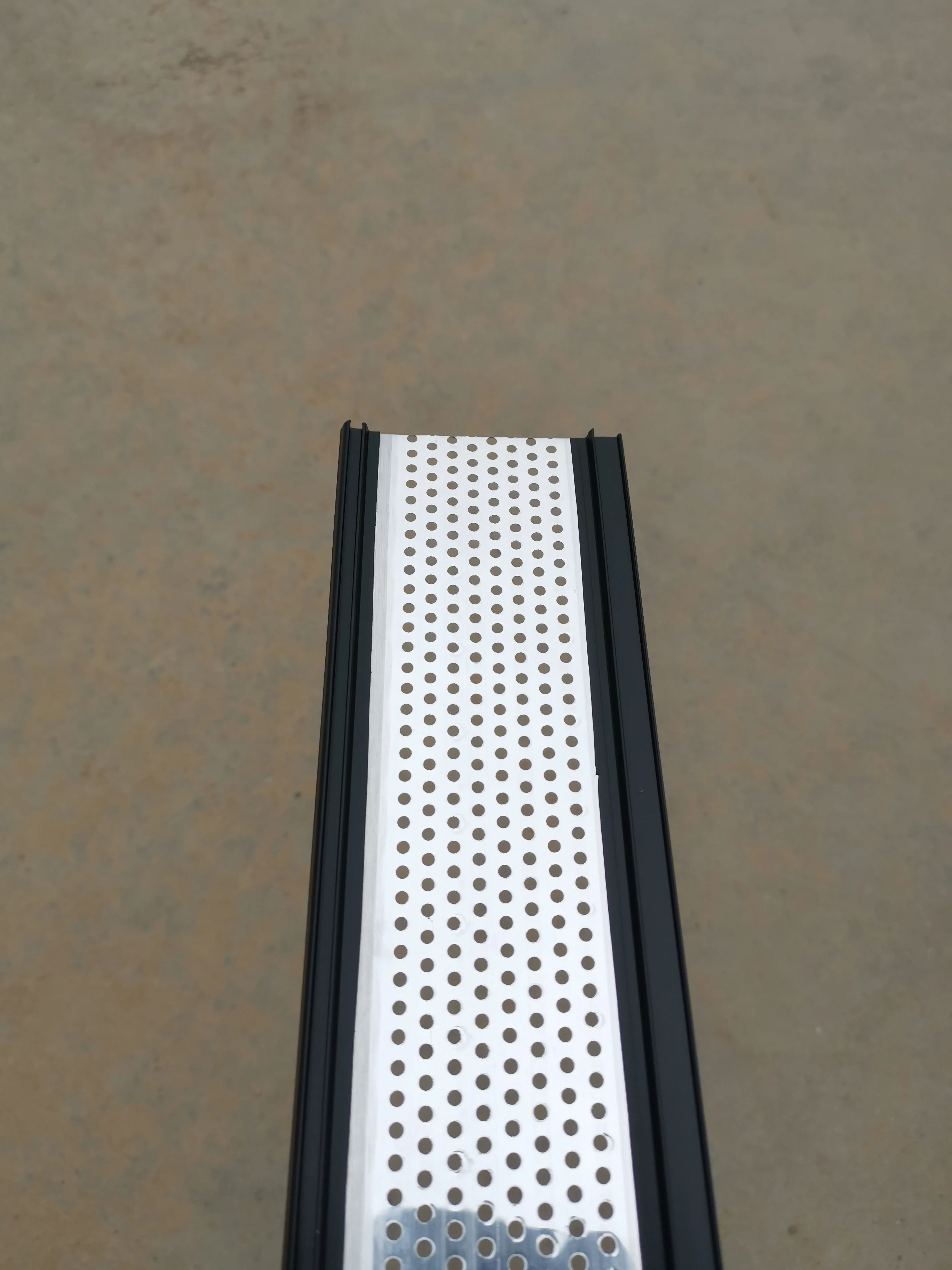 2021 Preto Brilhante Alumínio Plástico Chnennel Tira de Letra com Furos Tampa da Guarnição de Publicidade 3D Luminosa Lightbox disponibilização de Material