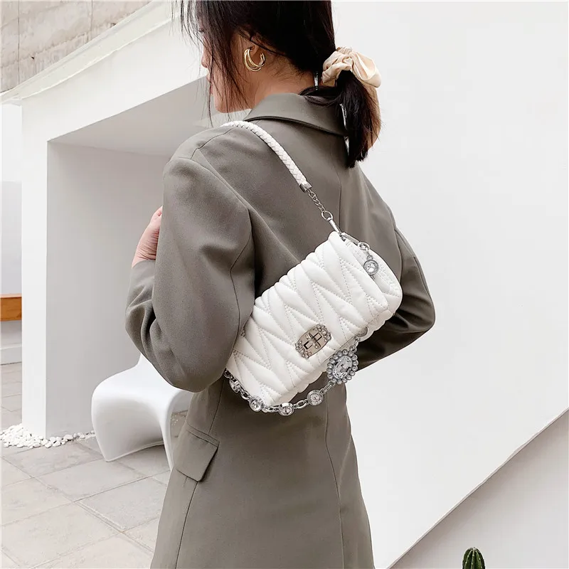 Diamante Cadeia de Sacolas para as Mulheres 2021 Nova e Pura de Cor Sacos de Ombro Aba Messenger Bag Acolchoado Senhoras Simples Bolsas de Couro