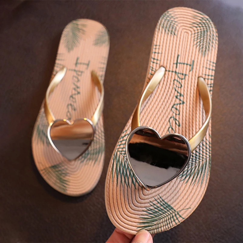Verão as Mulheres Flip-flops Chinelos de Senhoras Amor de Metal Decoração de Sapatos Para as Mulheres 2021 Dedo do pé Aberto Clara Mulheres Exterior Praia de Slides