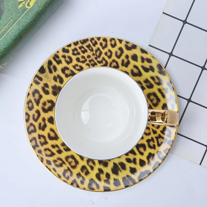 Porcelana Leopard Copo de Café de porcelana de Ossos Xícara de Chá de Definir com Ouro de preensão manual Presentes de Luxo para o Chefe de Mulheres Namorada Casa Decoração da Cozinha