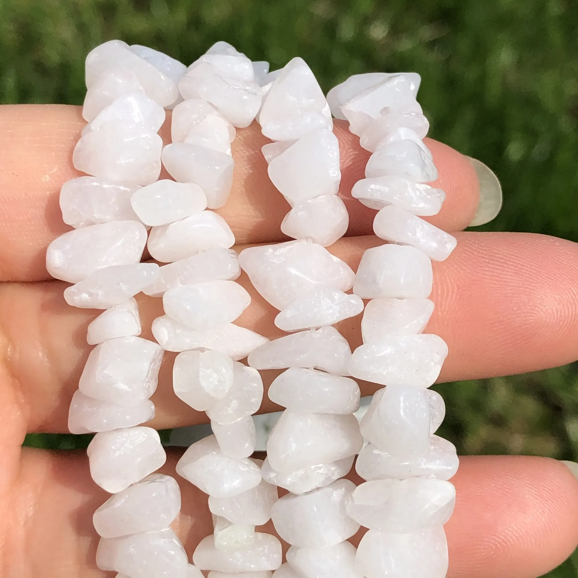5-8mm Natural Irregulares Brancas Jades de Pedra de forma Livre Fichas de Cascalho Miçangas Para Fazer Jóias DIY Pulseira de Energia Colar 33