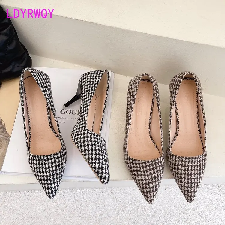 LDYRWQY 2021 verão novo estilo coreano apontado superficial boca stiletto moda xadrez temperamento cinto de sapatos de salto