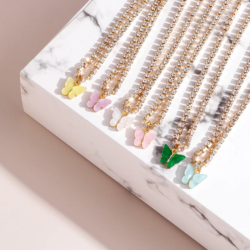Estilo simples Borboleta Colorida Pingentes Colares para as Mulheres da Cor do Ouro Colares de Cristal Festa da Moda Jóias Acessórios