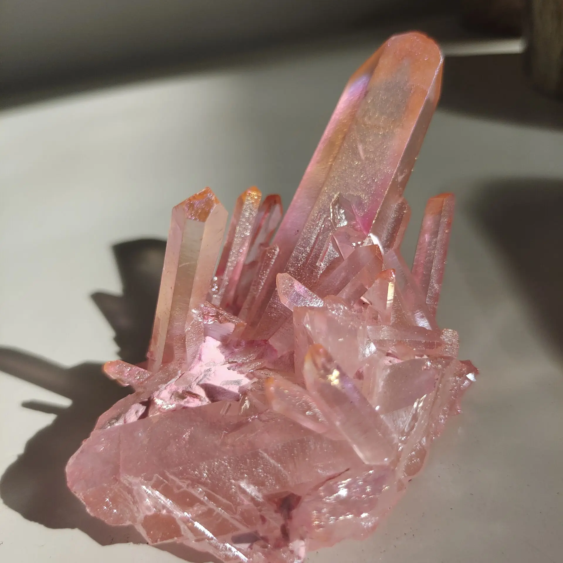 1pcs100-150g cristal Natural cluster Amostra aura de galvanoplastia cor-de-rosa de pedra preciosa de Titânio quartzo cluster Mineral Cura Amostra