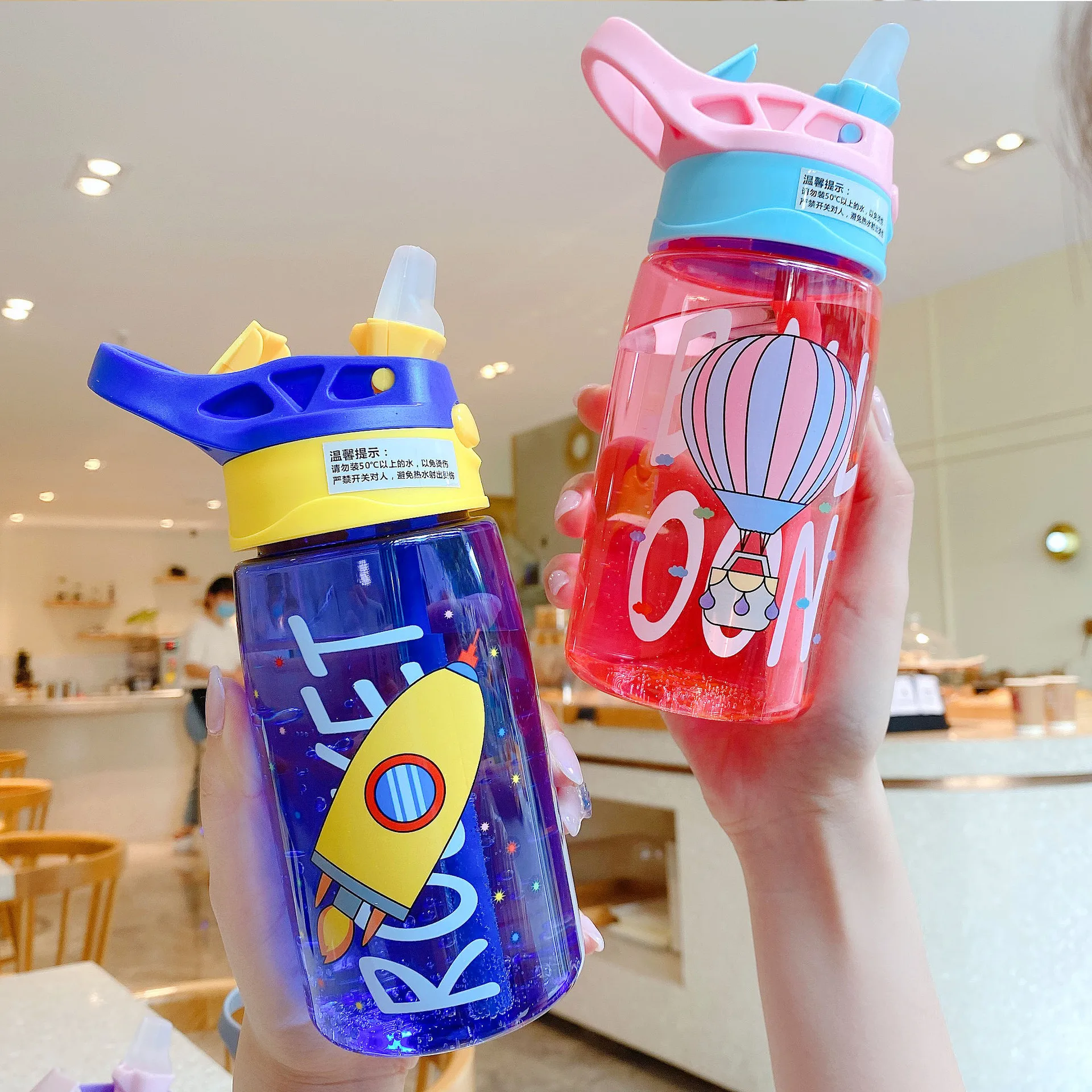 Jardim de infância de beber do copo de palha copo criativo menino garrafa de plástico bonito portátil de desenhos animados para crianças