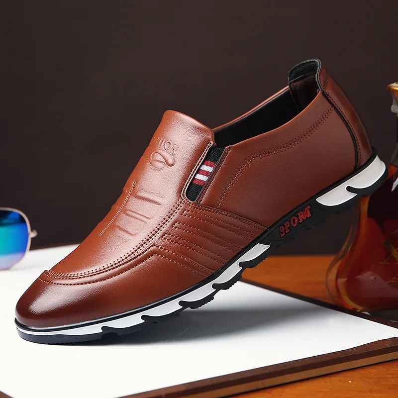 2021 Homens Novos Sapatos Macios Condução Sapatos da Moda de Sapatos de Couro Homens Casual Sapatos para Homens do Plano Mocassins feitos à mão Chaussure Homme