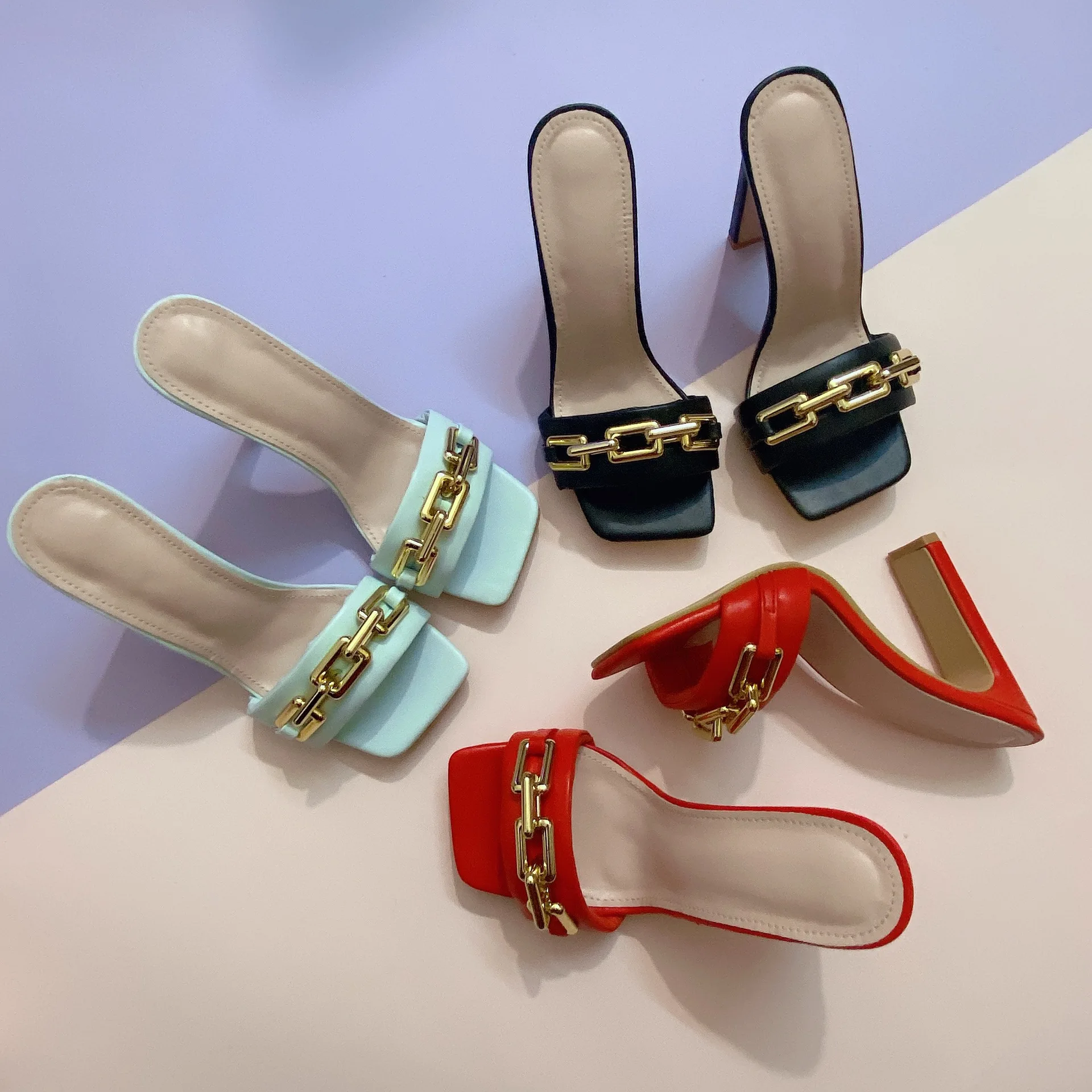 2021 Verão Elegante das Mulheres de sandálias de Moda de Nova Corrente de Metal Decoração de Salto Alto Mulas Slides Bombas Dedo do pé Quadrado Sapatos de Senhoras